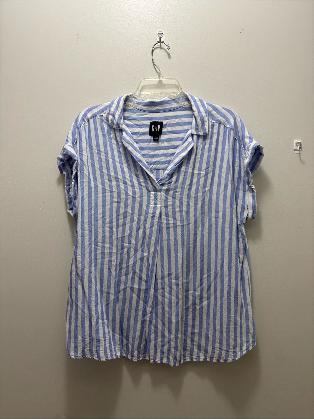 GAP Blue and White Vertical Stripe Short Sleeve Button-Down
